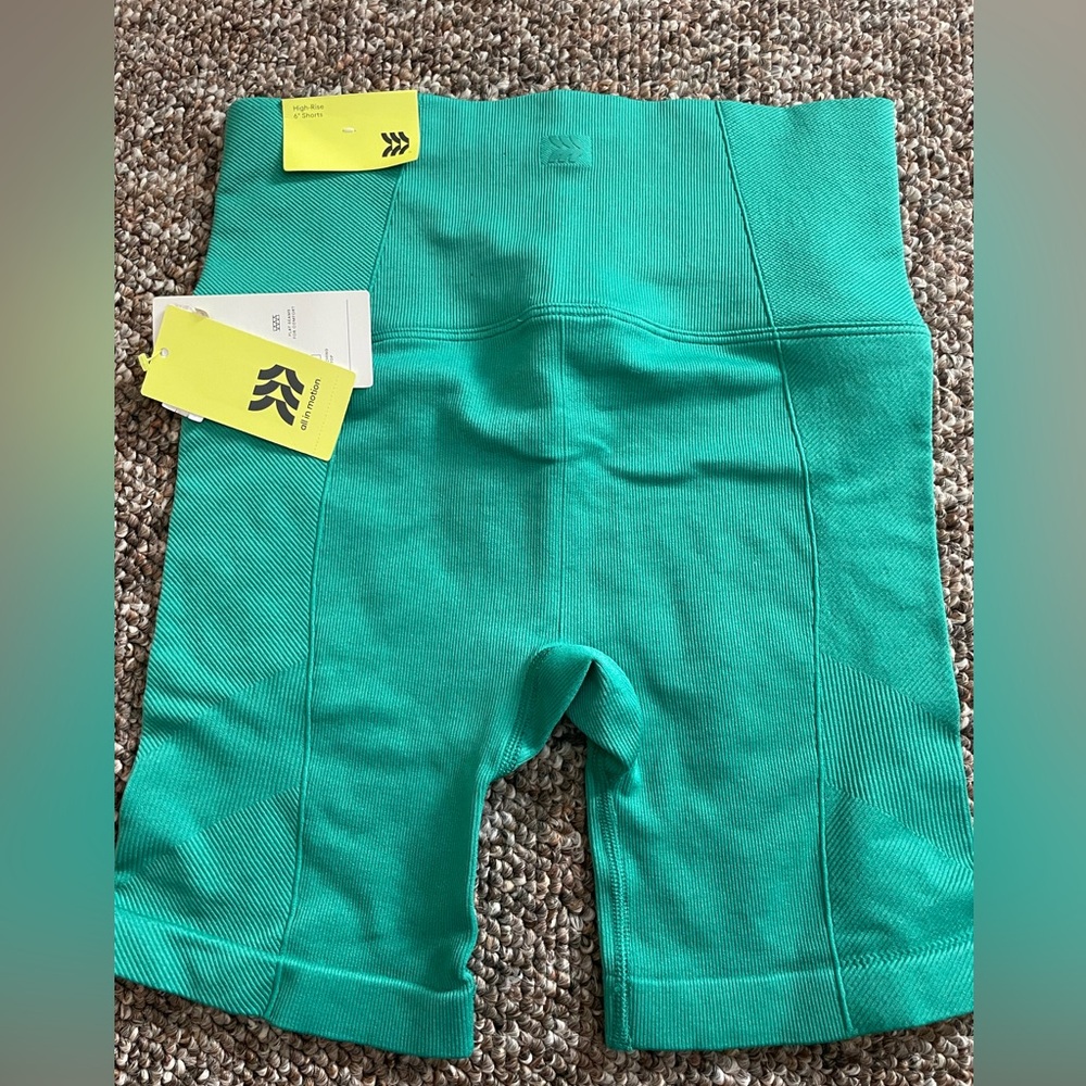 High-Rise 6” shorts new
